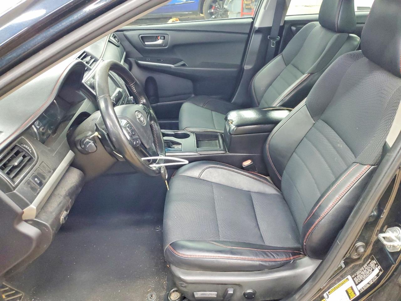 2016 TOYOTA CAMRY SE photo 19
