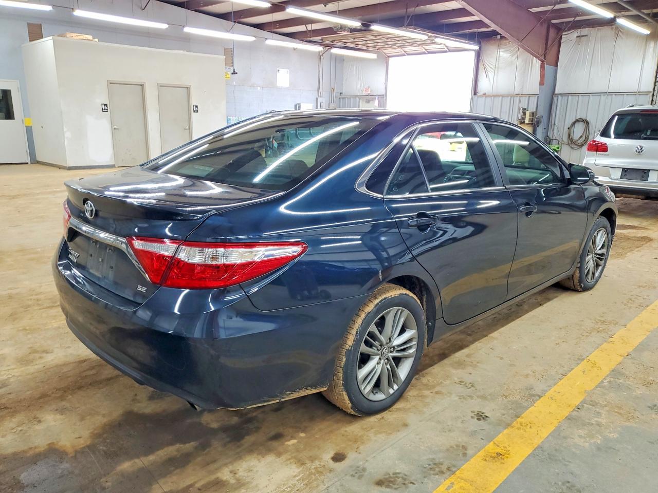 2016 TOYOTA CAMRY SE photo 7