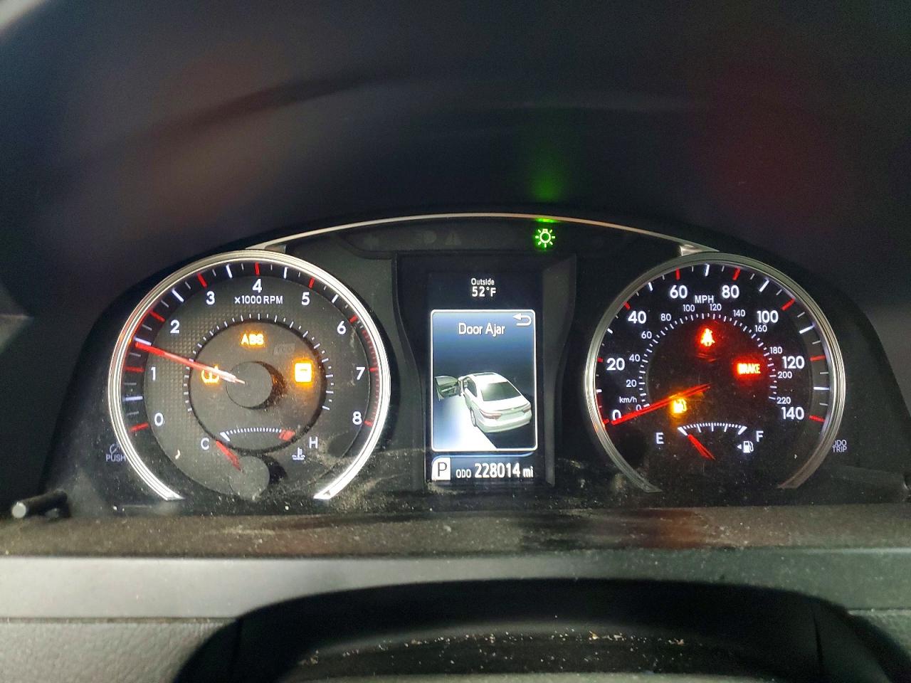 2016 TOYOTA CAMRY SE photo 25