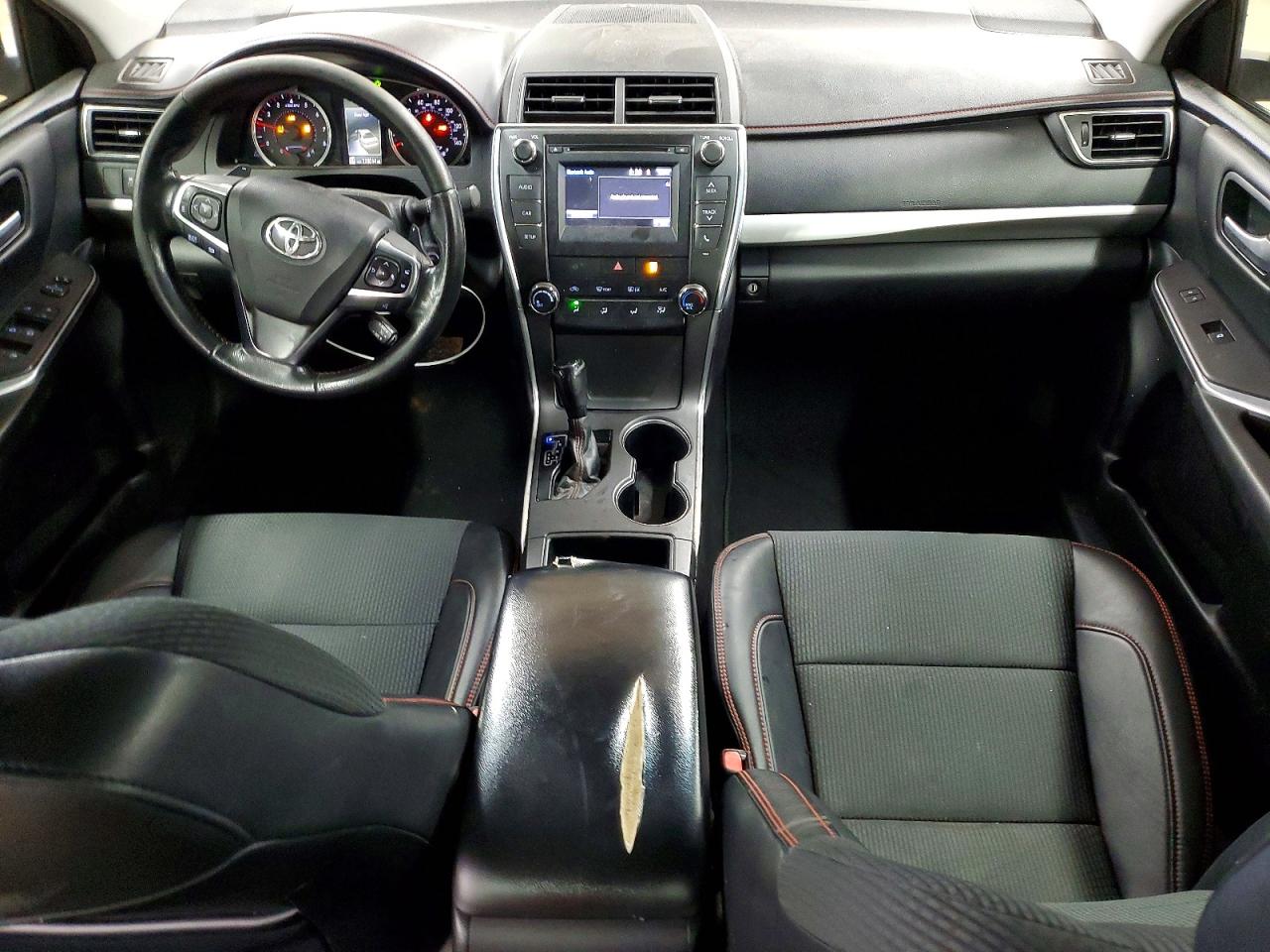 2016 TOYOTA CAMRY SE photo 22