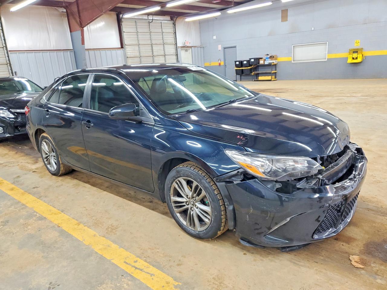 2016 TOYOTA CAMRY SE photo 10
