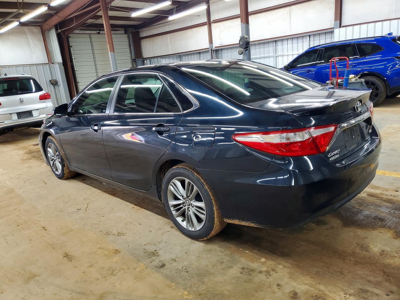 2016 TOYOTA CAMRY SE photo 4