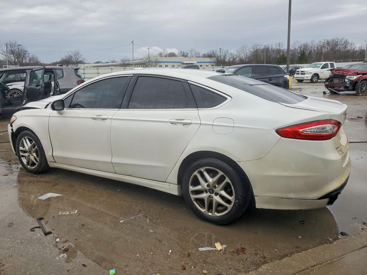 2014 FORD FUSION SE photo 2