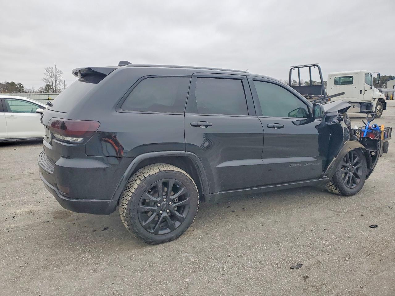 2020 JEEP GRAND CHEROKEE LAREDO photo 5