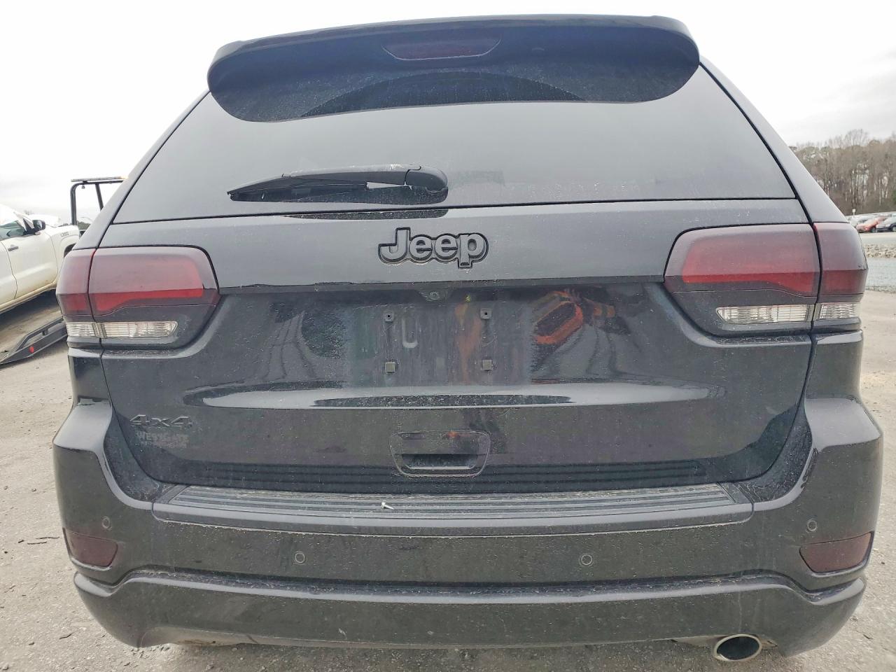2020 JEEP GRAND CHEROKEE LAREDO photo 11
