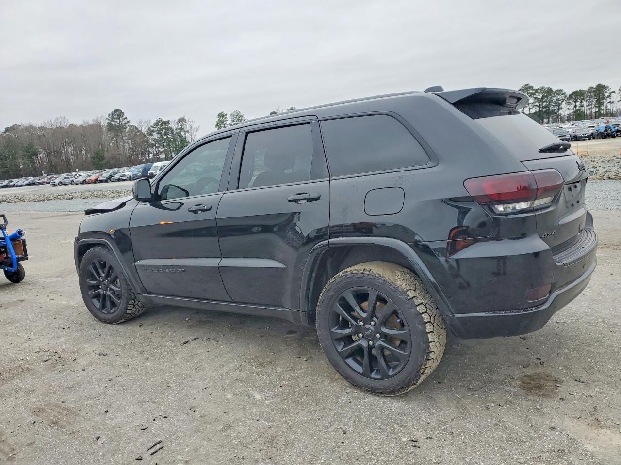 2020 JEEP GRAND CHEROKEE LAREDO photo 3