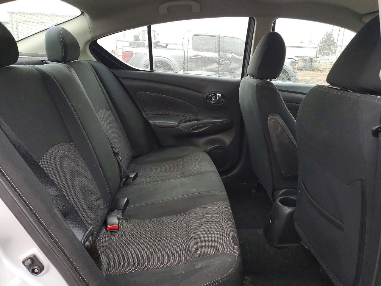 2019 NISSAN VERSA SV photo 28
