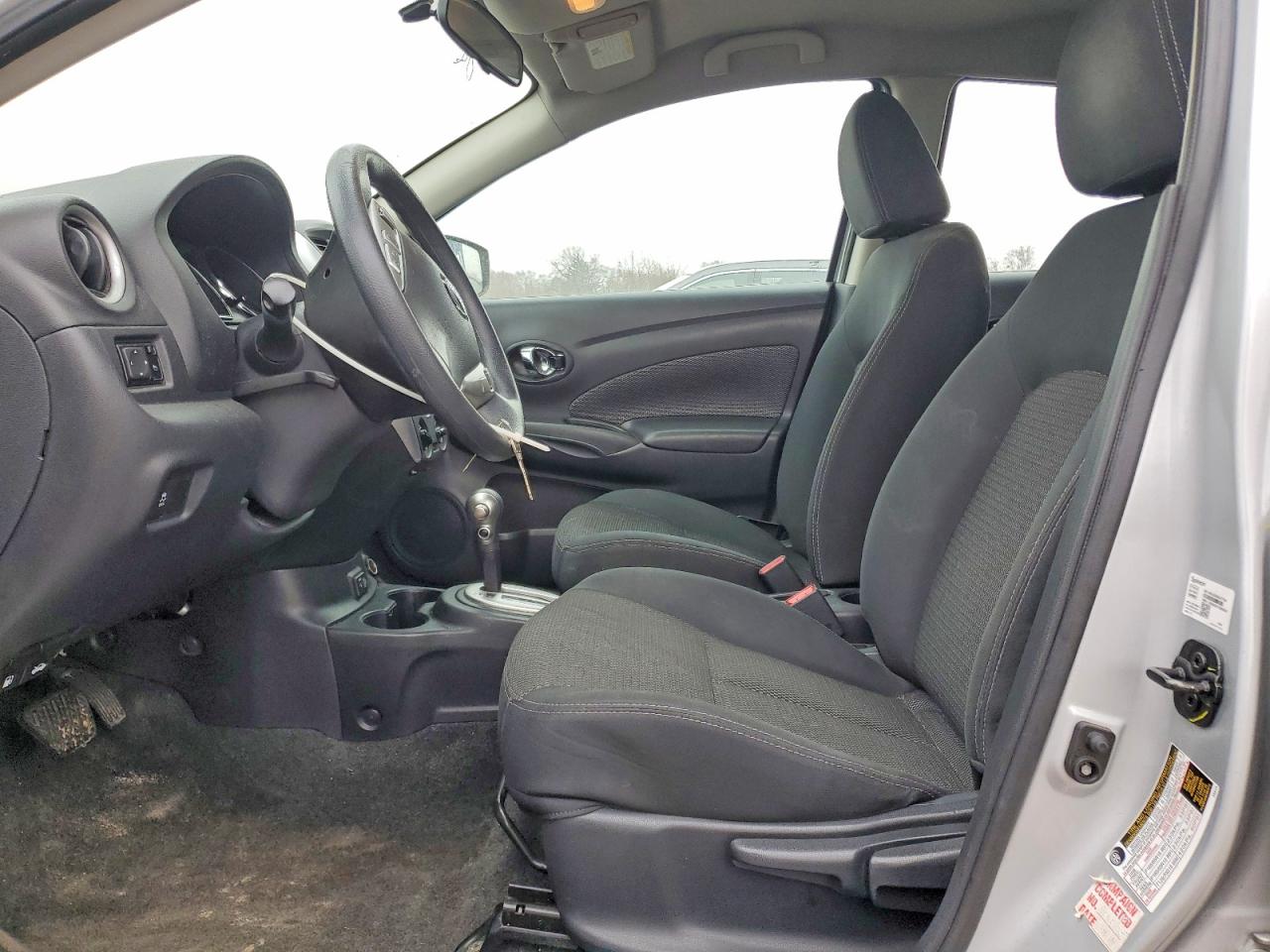2019 NISSAN VERSA SV photo 19