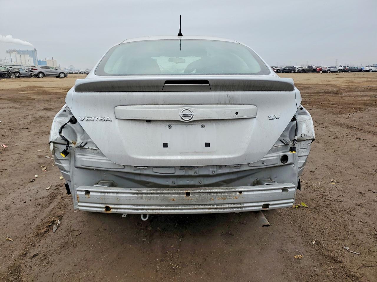 2019 NISSAN VERSA SV photo 16