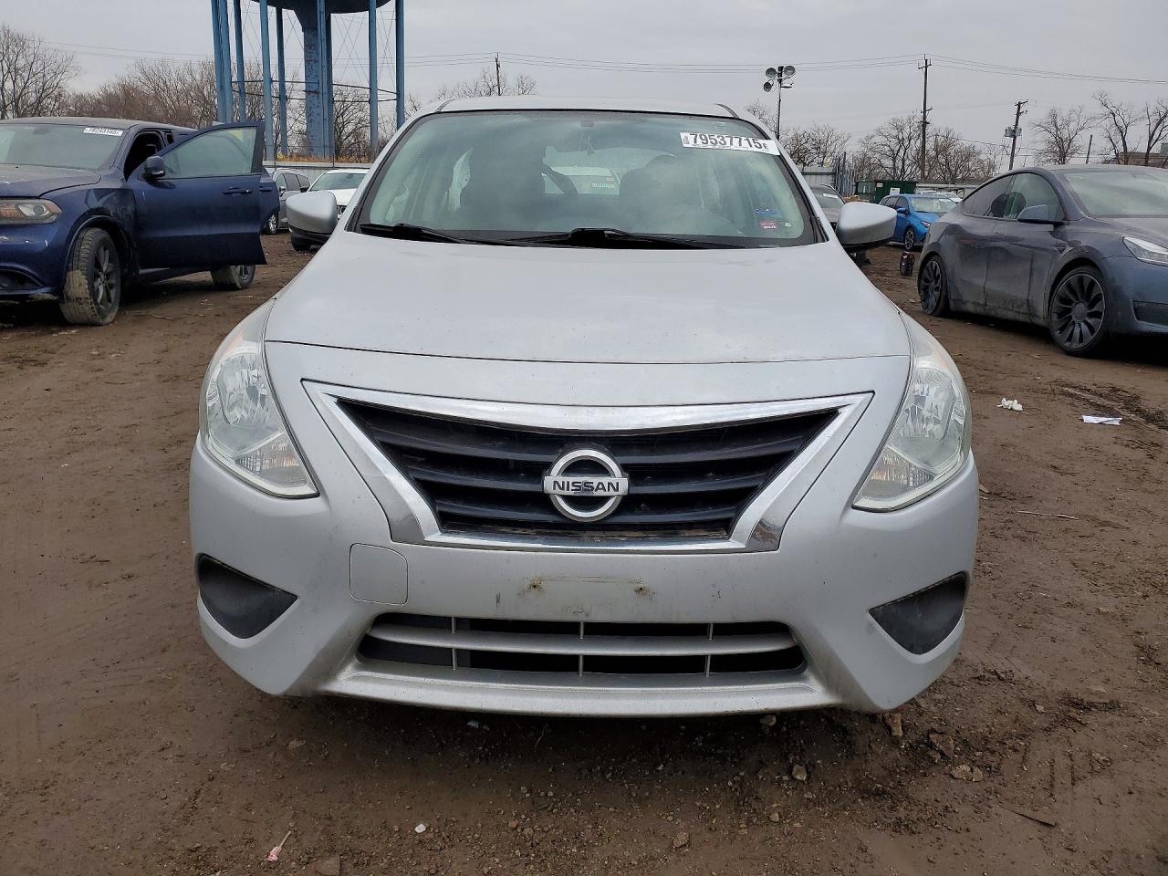 2019 NISSAN VERSA SV photo 13