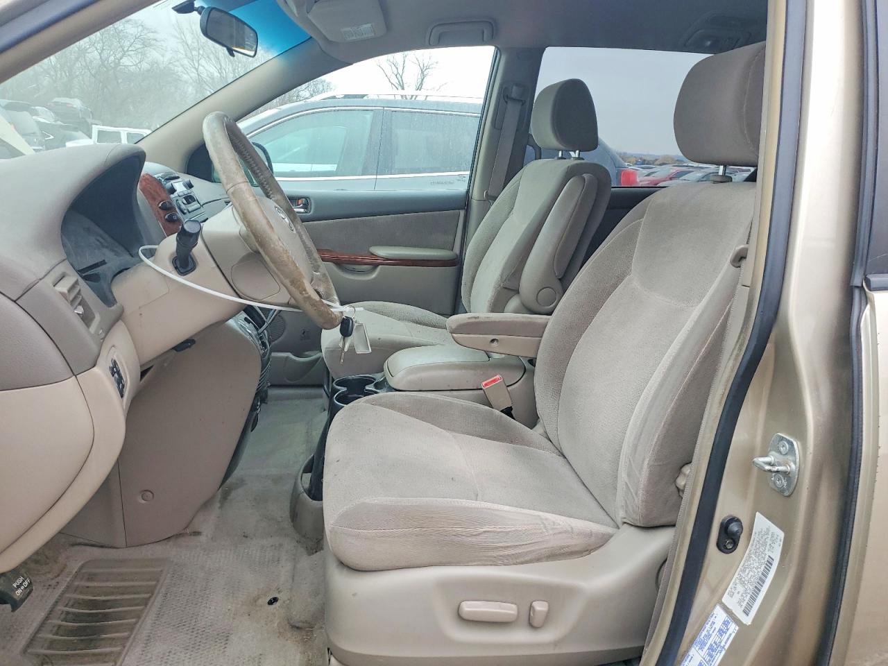 2004 TOYOTA SIENNA XLE 7 PASSENGER photo 7