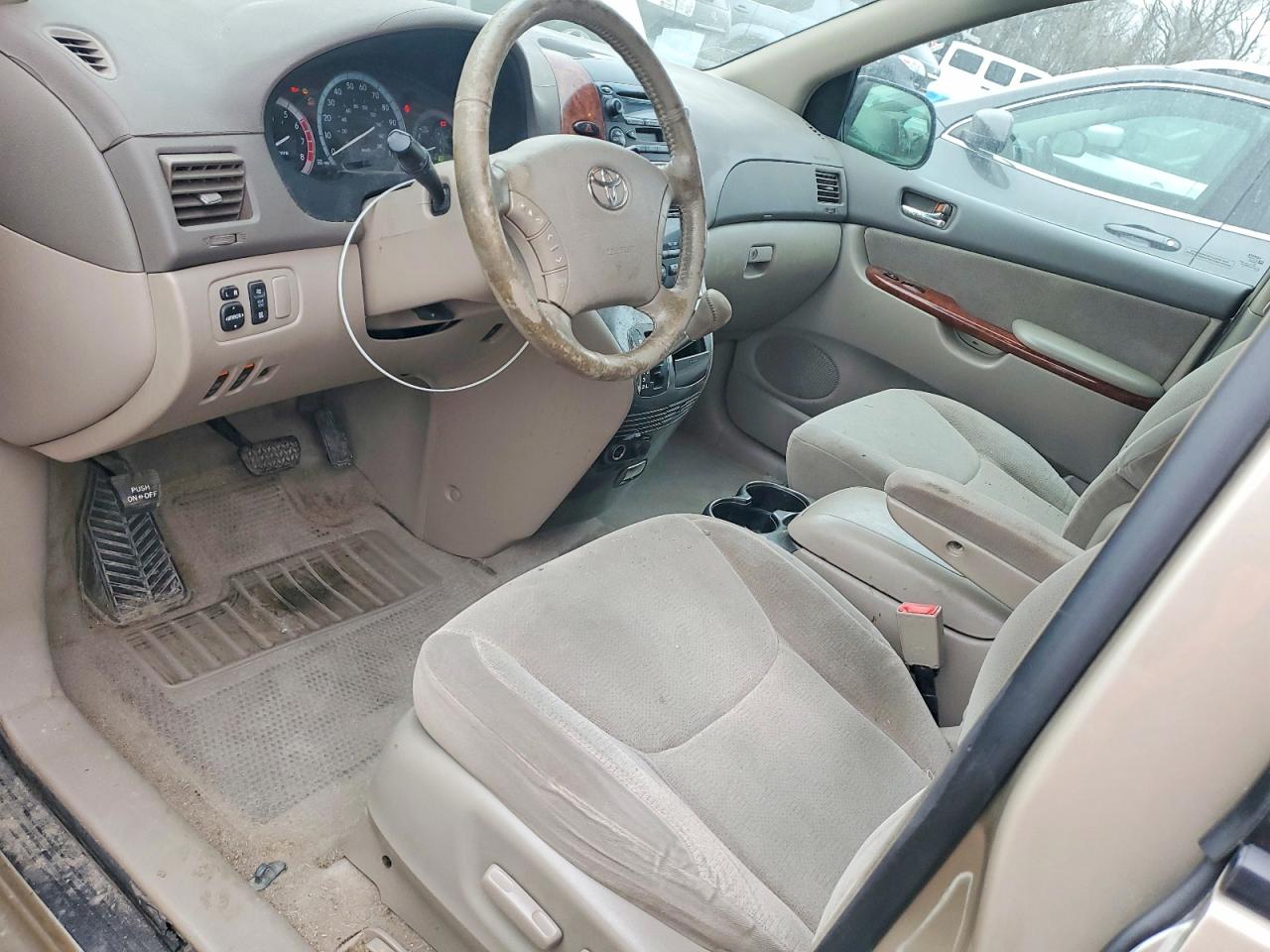 2004 TOYOTA SIENNA XLE 7 PASSENGER photo 8