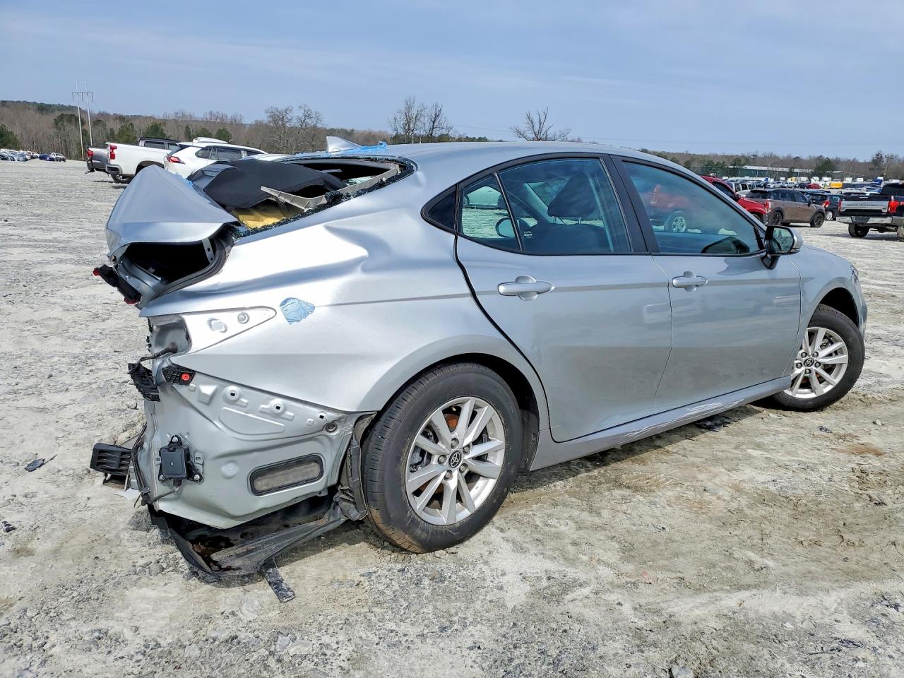 2025 TOYOTA CAMRY LE photo 5