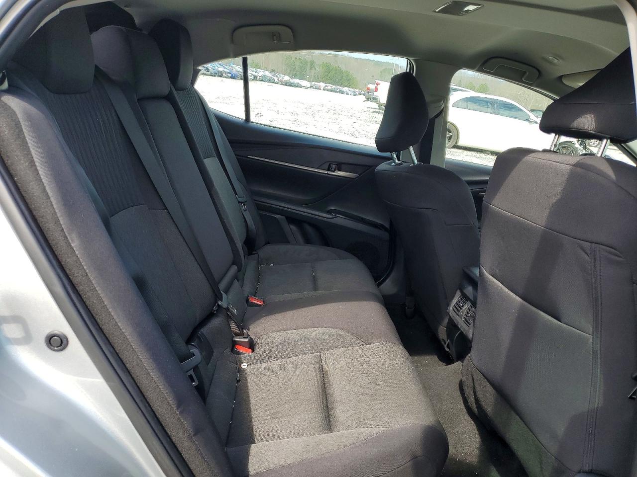 2025 TOYOTA CAMRY LE photo 19
