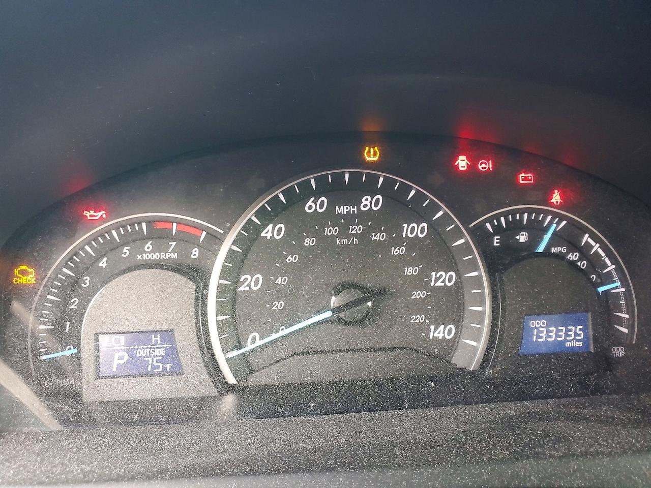 2012 TOYOTA CAMRY LE photo 17