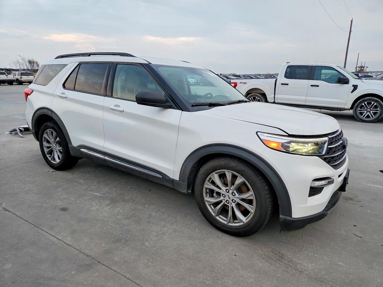 2023 FORD EXPLORER XLT photo 7