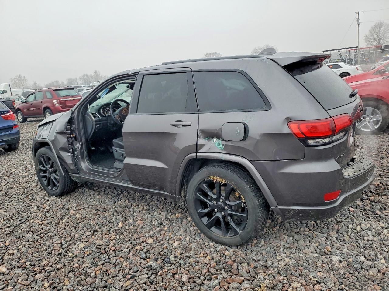 2020 JEEP GRAND CHEROKEE LAREDO photo 2