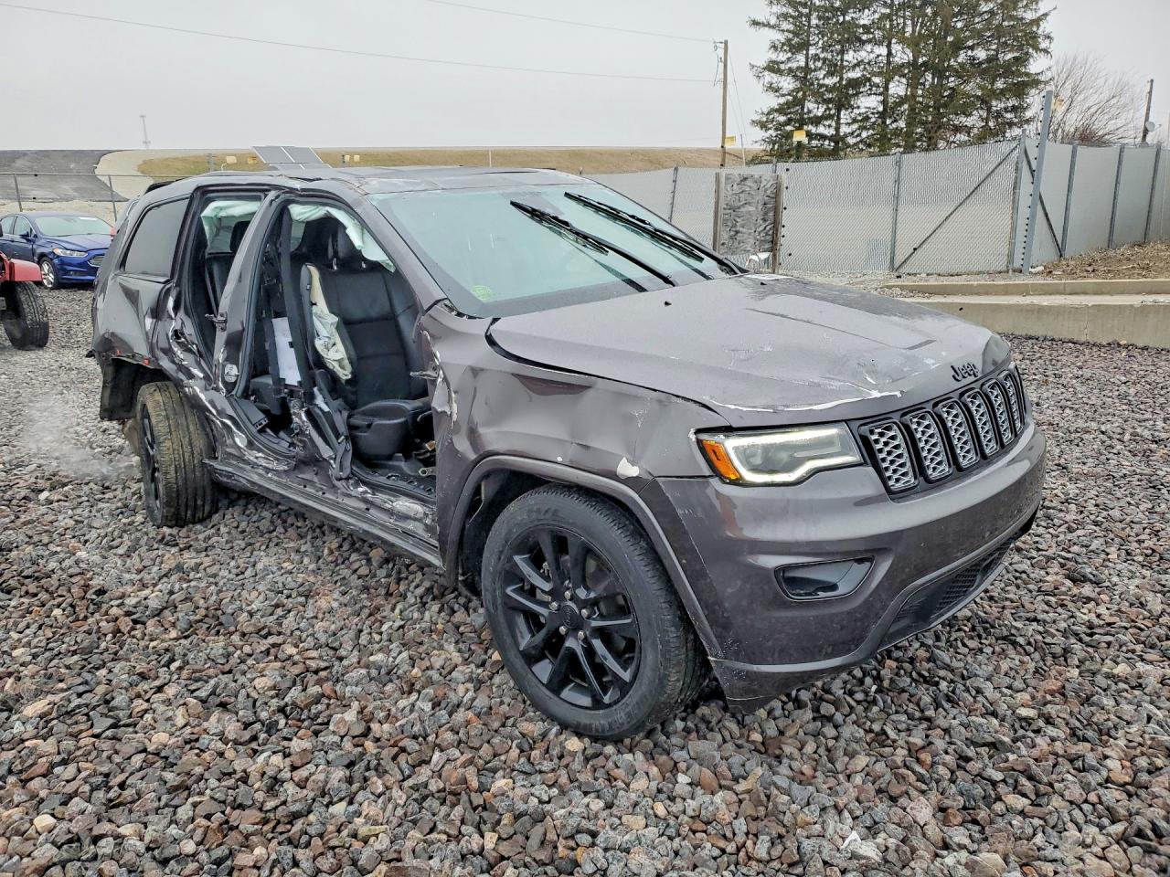 2020 JEEP GRAND CHEROKEE LAREDO photo 4