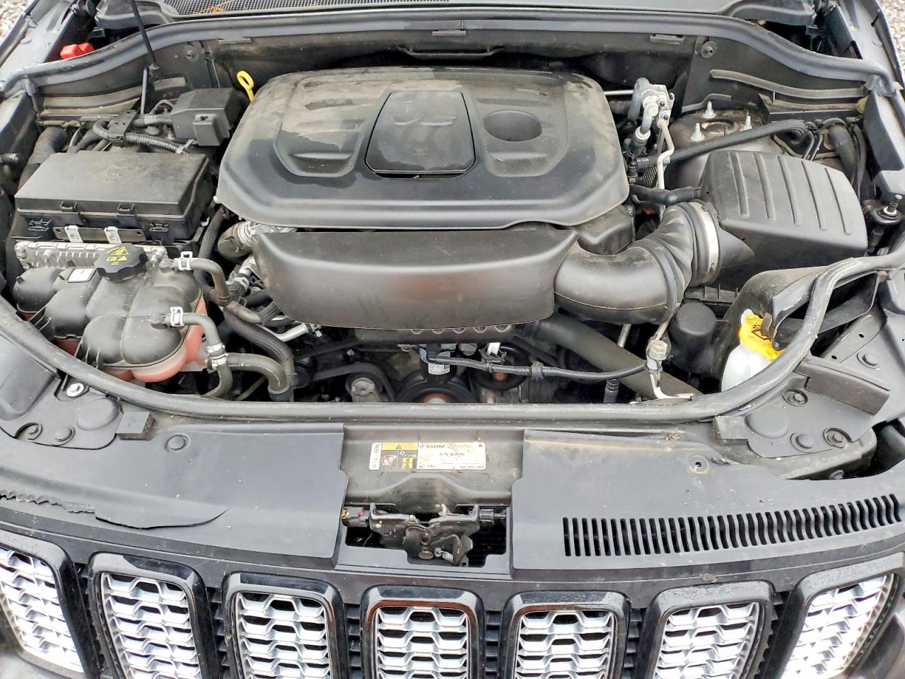 2020 JEEP GRAND CHEROKEE LAREDO photo 11