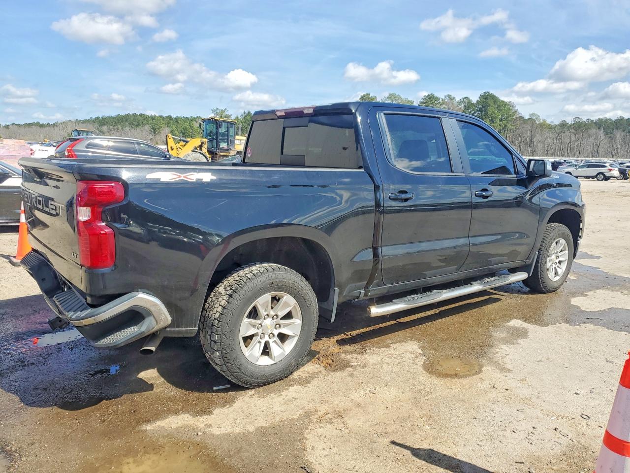 2020 CHEVROLET SILVERADO K1500 LT photo 3