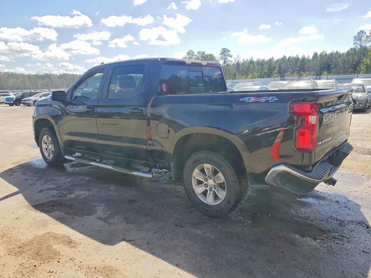 2020 CHEVROLET SILVERADO K1500 LT photo 2