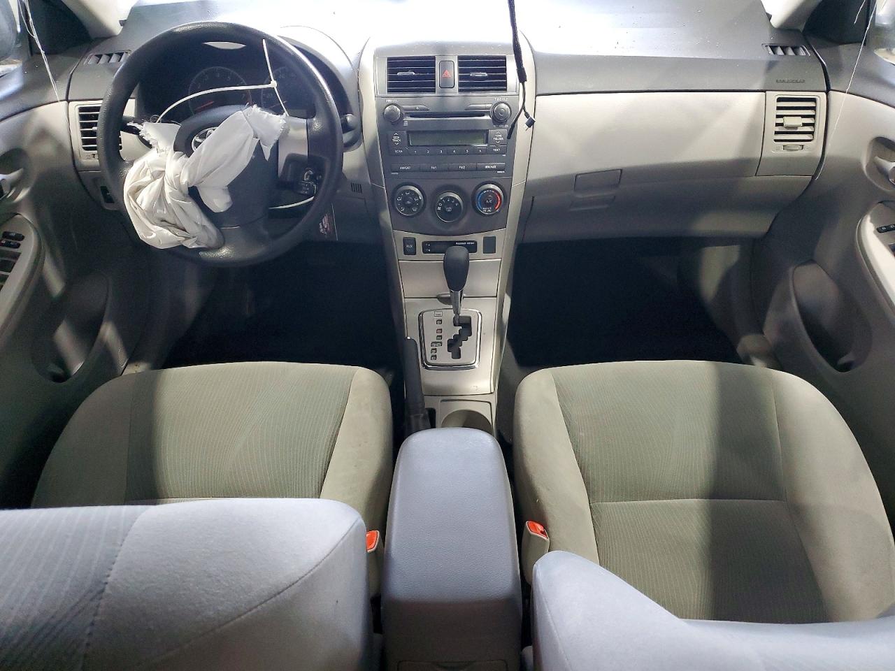 2011 TOYOTA COROLLA LE photo 15
