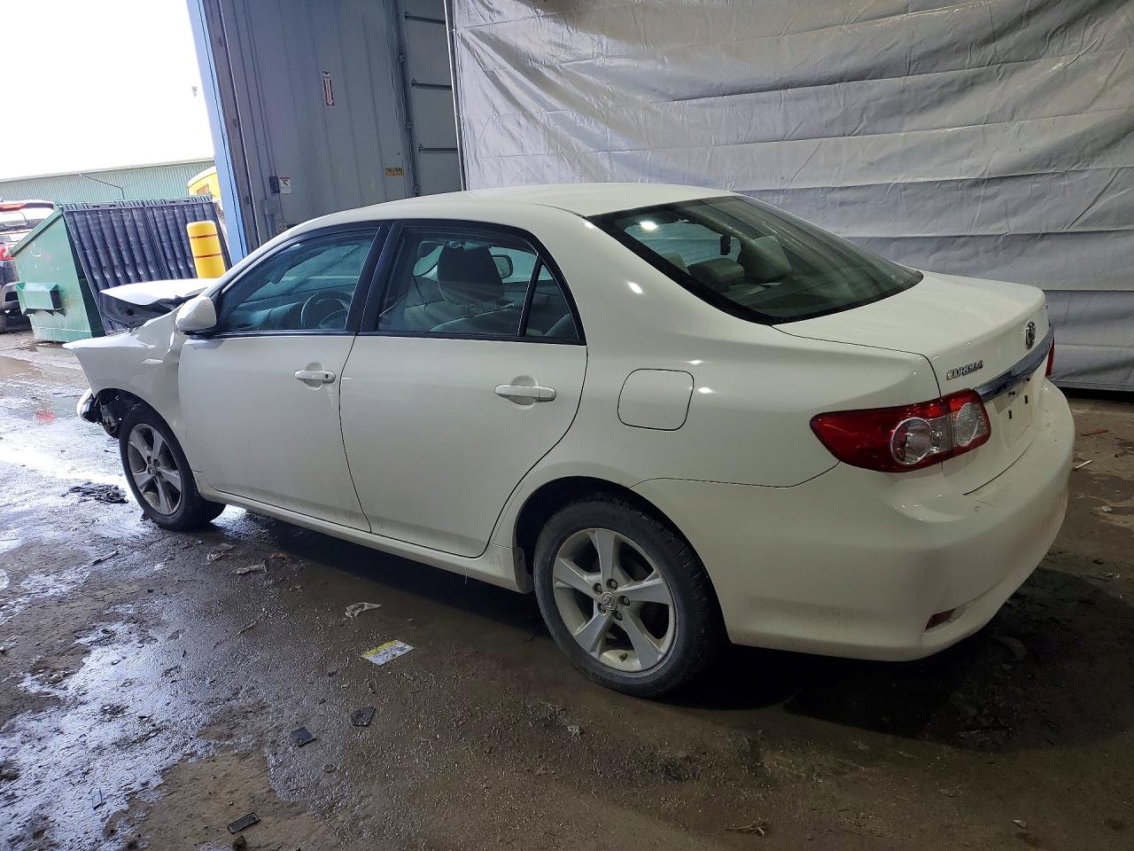2011 TOYOTA COROLLA LE photo 3