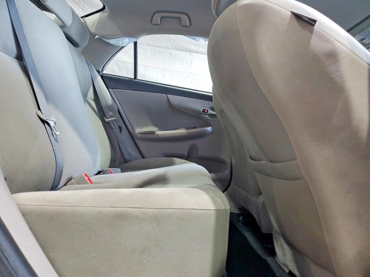 2011 TOYOTA COROLLA LE photo 19