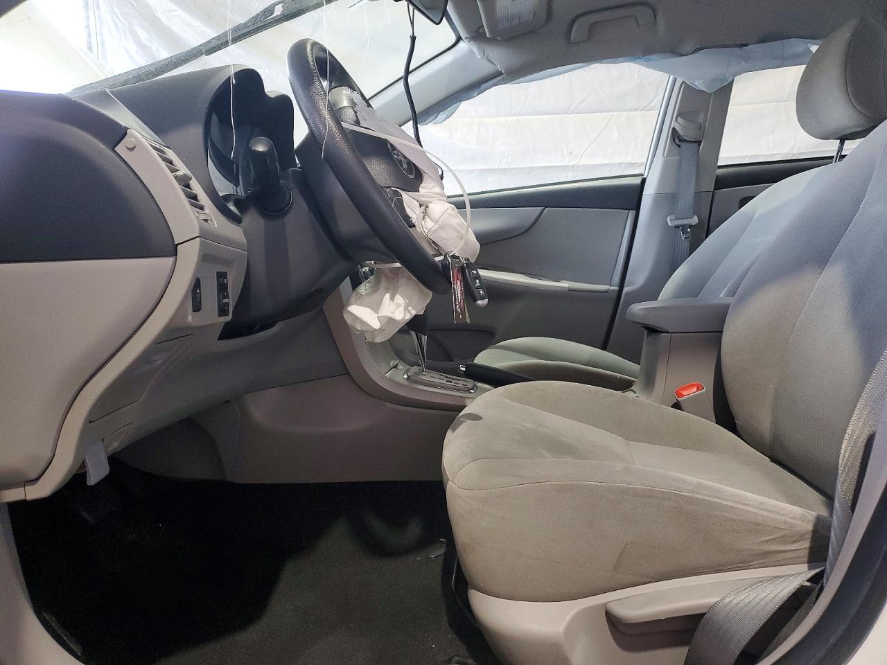 2011 TOYOTA COROLLA LE photo 13
