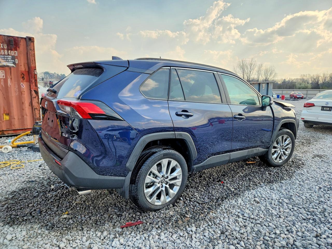 2025 TOYOTA RAV4 XLE PREMIUM photo 5