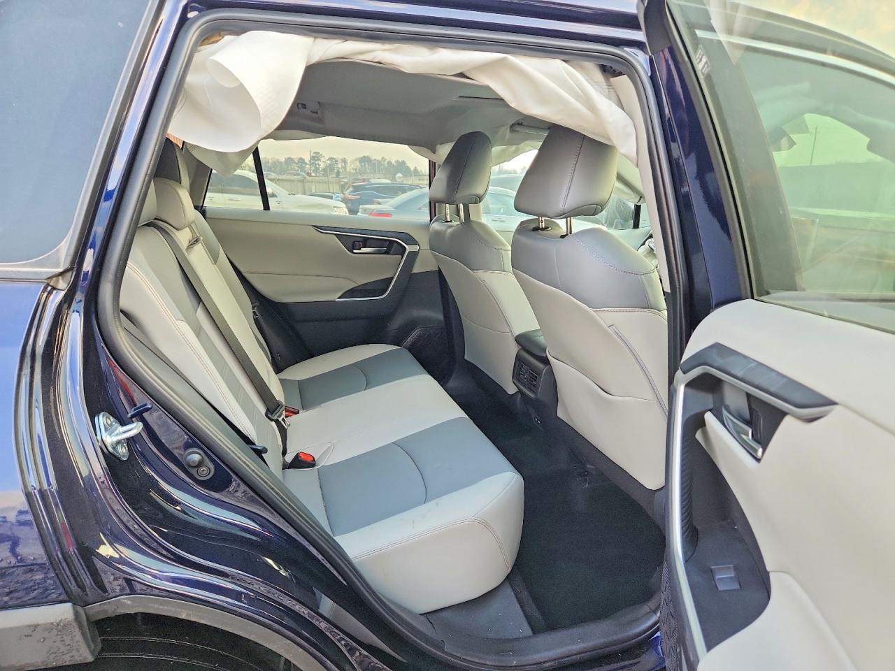 2025 TOYOTA RAV4 XLE PREMIUM photo 21