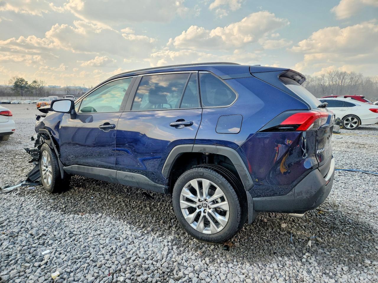 2025 TOYOTA RAV4 XLE PREMIUM photo 3