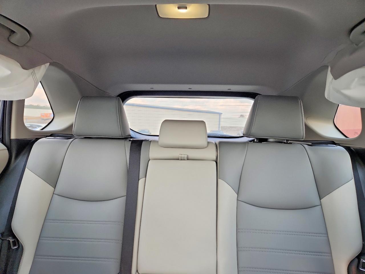 2025 TOYOTA RAV4 XLE PREMIUM photo 19