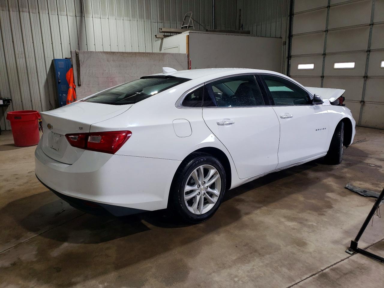 2017 CHEVROLET MALIBU LT photo 5