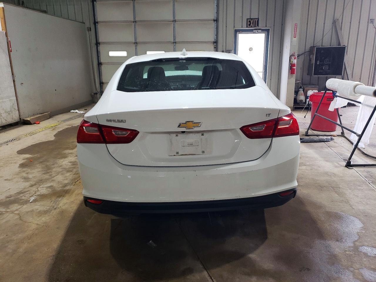 2017 CHEVROLET MALIBU LT photo 11