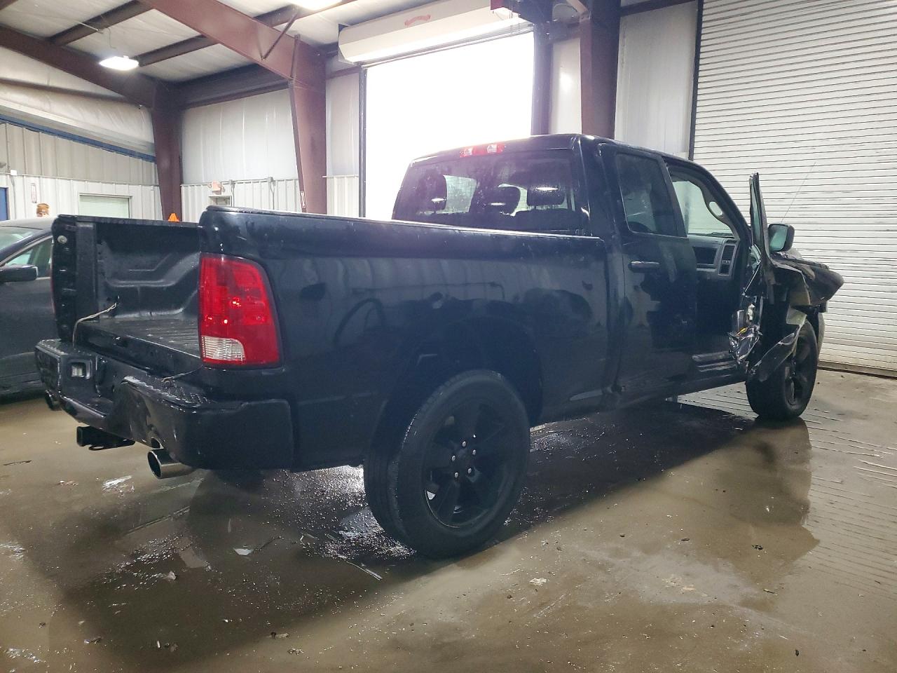 2019 RAM 1500 CLASSIC TRADESMAN photo 3