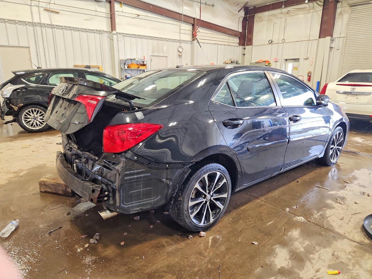 2017 TOYOTA COROLLA SE photo 3