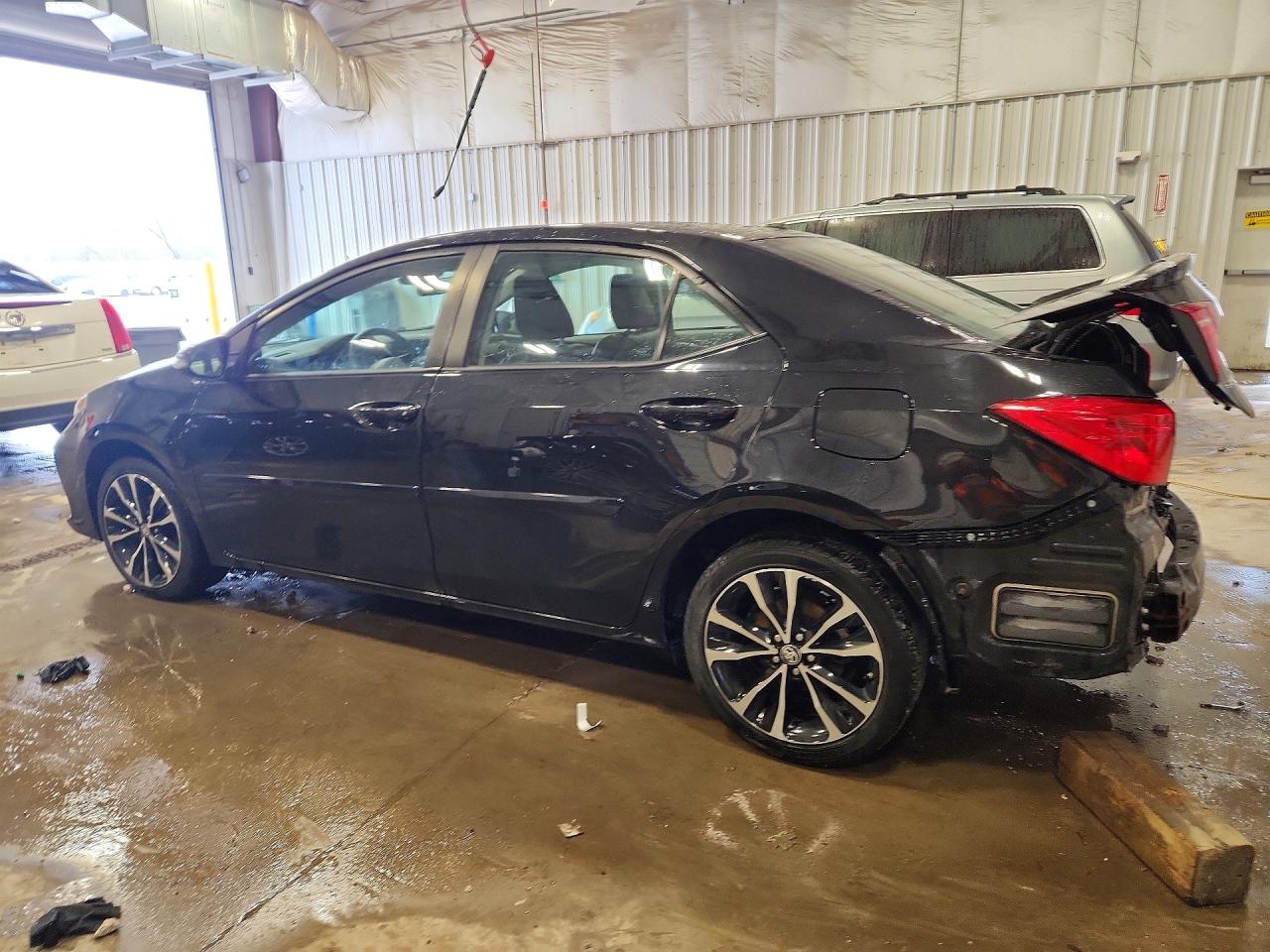 2017 TOYOTA COROLLA SE photo 2