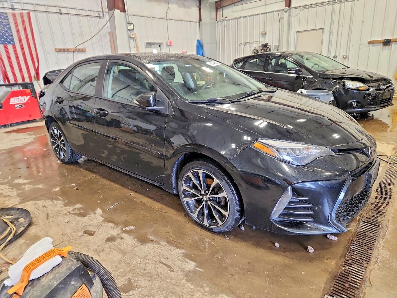 2017 TOYOTA COROLLA SE photo 4