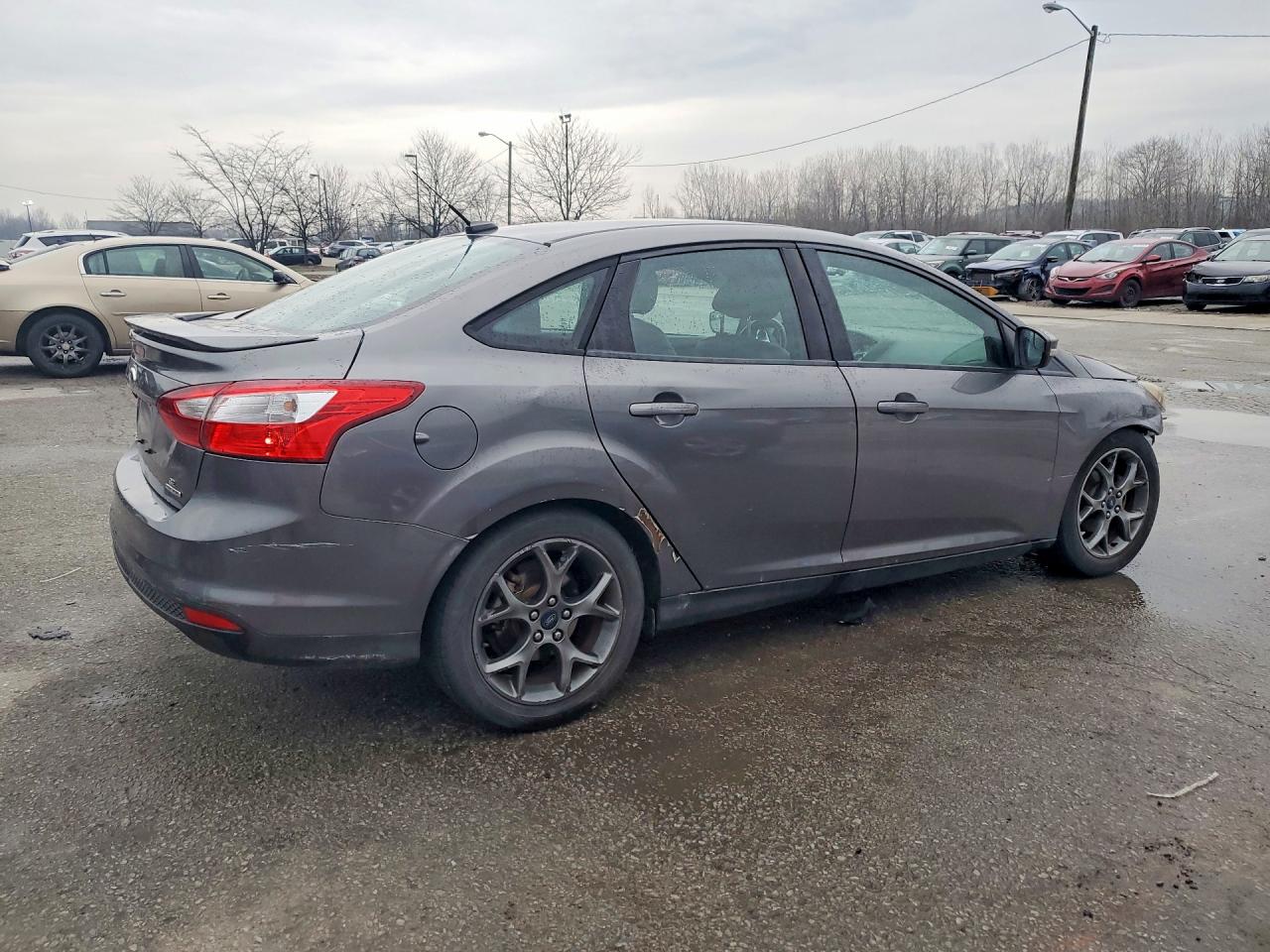 2014 FORD FOCUS SE photo 5