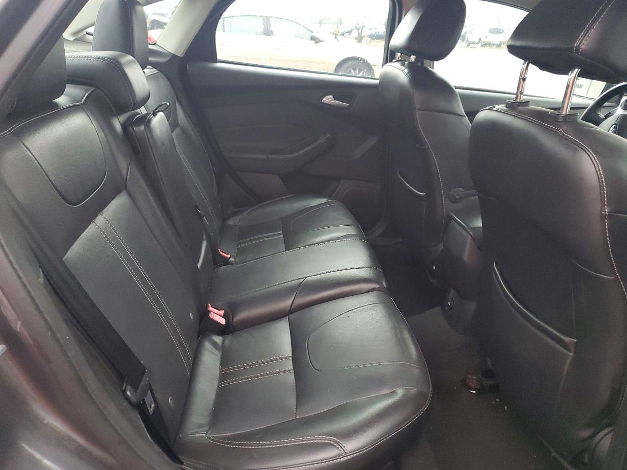 2014 FORD FOCUS SE photo 19