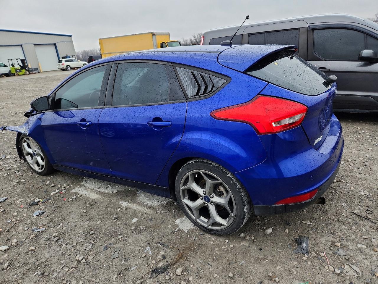 2015 FORD FOCUS SE photo 4