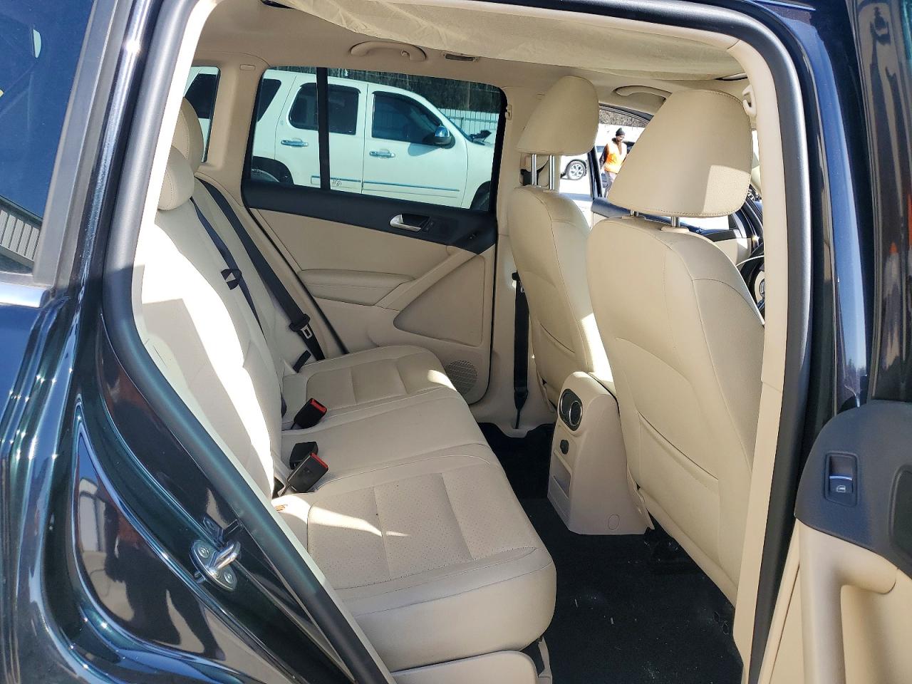 2013 VOLKSWAGEN TIGUAN S photo 10