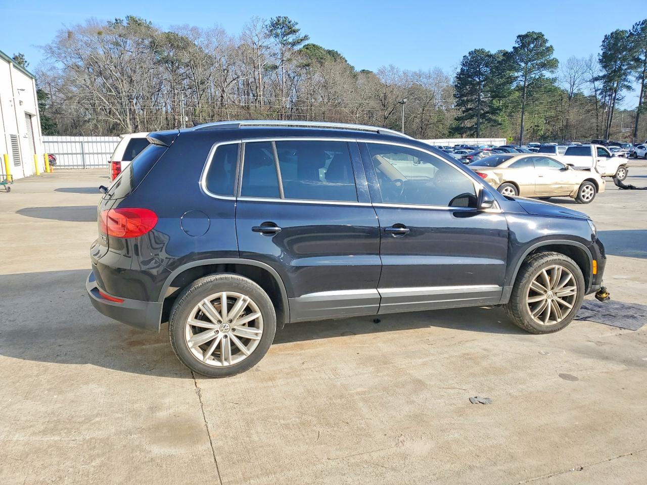 2013 VOLKSWAGEN TIGUAN S photo 3