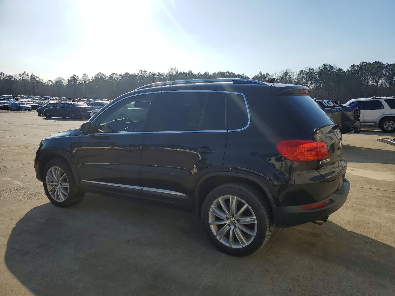 2013 VOLKSWAGEN TIGUAN S photo 2