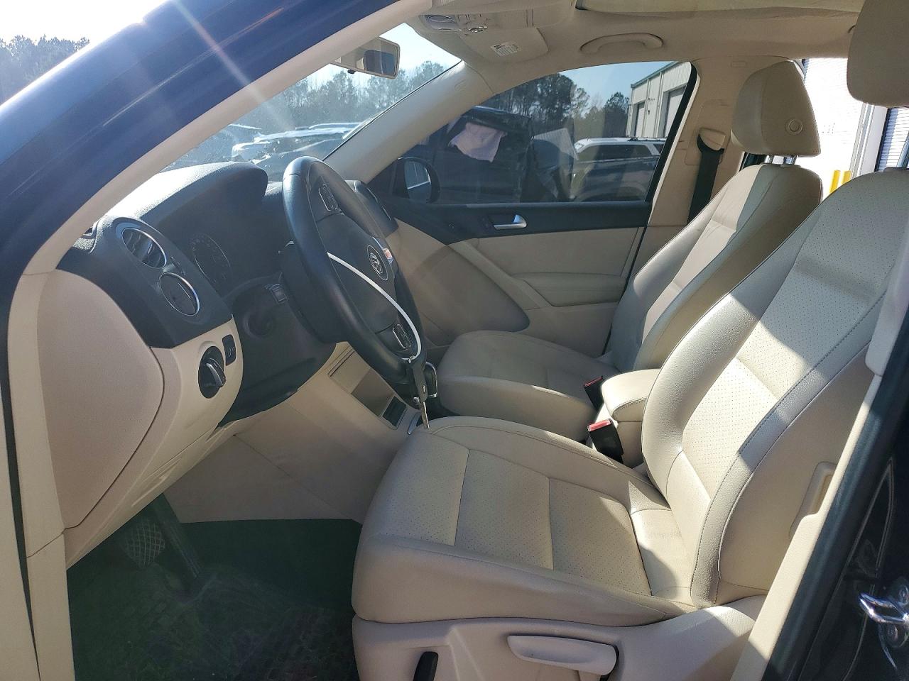 2013 VOLKSWAGEN TIGUAN S photo 7
