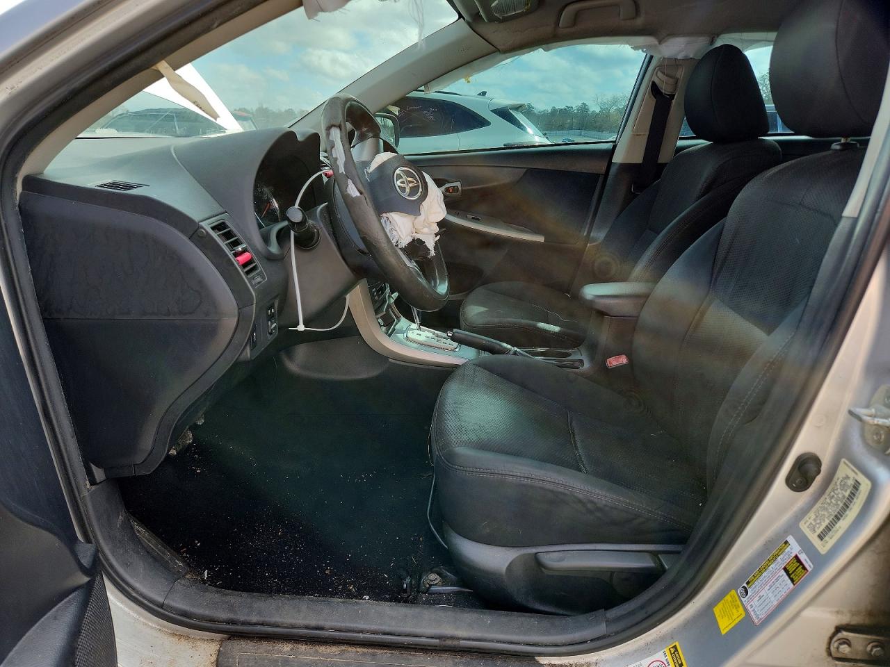 2013 TOYOTA COROLLA S photo 19