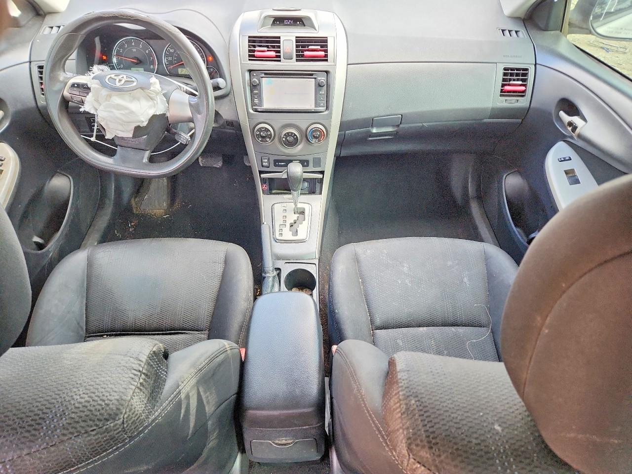 2013 TOYOTA COROLLA S photo 22