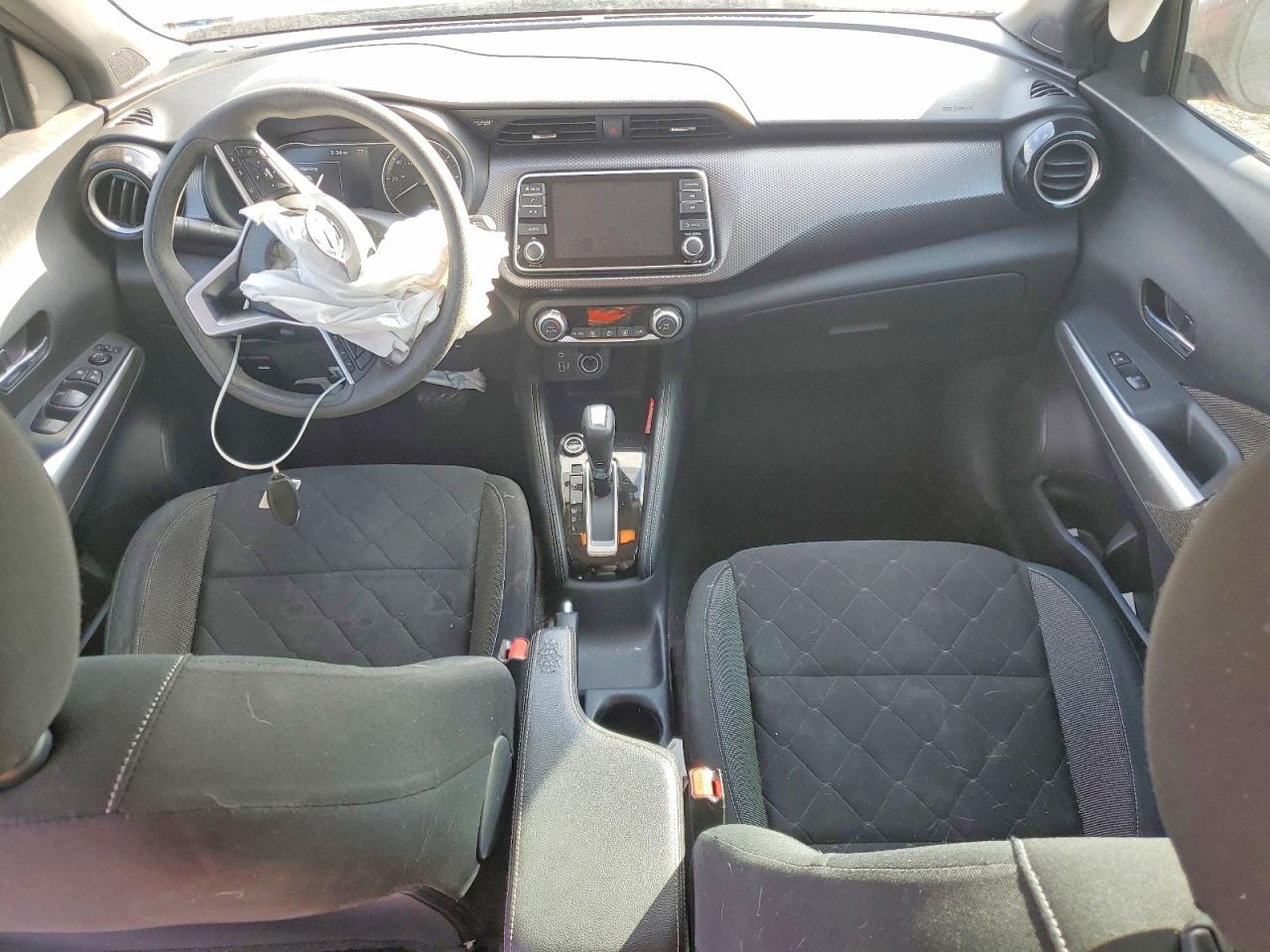 2020 NISSAN KICKS SV photo 22