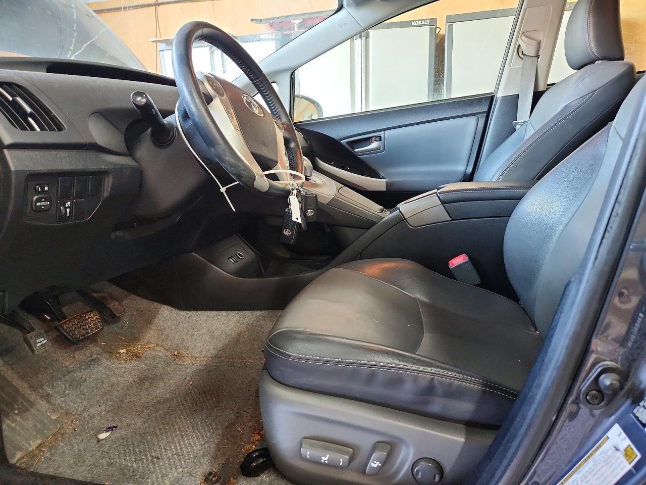 2012 TOYOTA PRIUS FOUR photo 7
